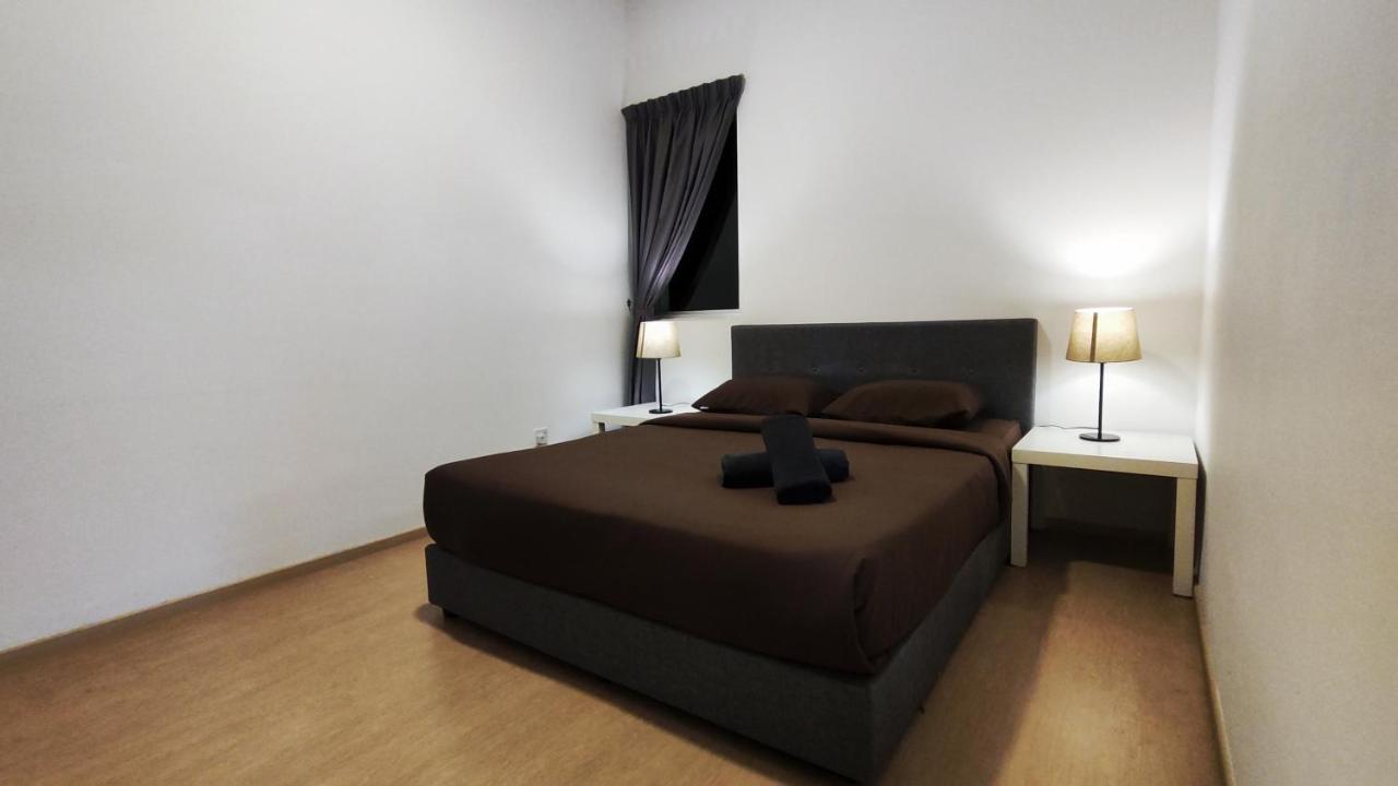 A One Apartment-quintet *